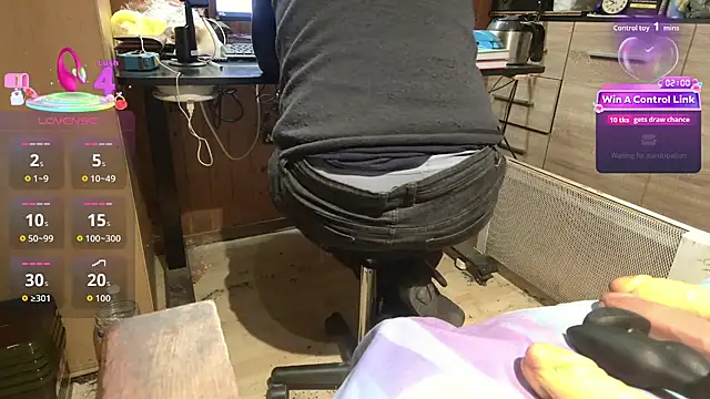 Snapshot of misteryman1956 chatting on 03-10-26, 06:50 misteryman1956 online show from 03-10-26, 06:50