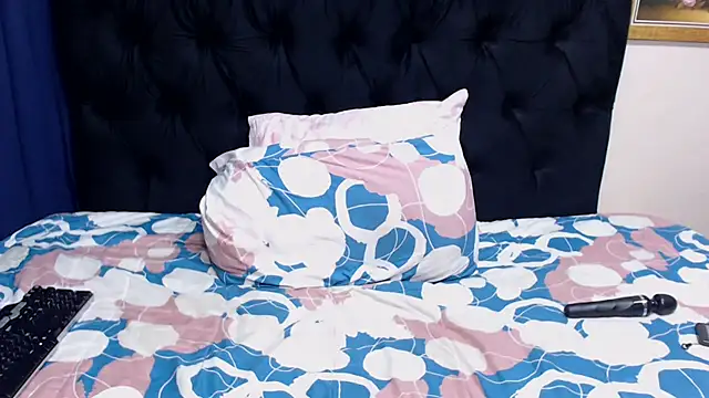 BootyliciousbustyX33 online show from 09-27-25, 01:56