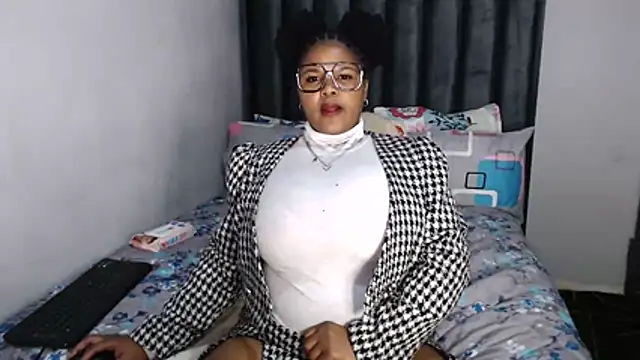 BootyliciousbustyX33 online show from 07-04-26, 04:55