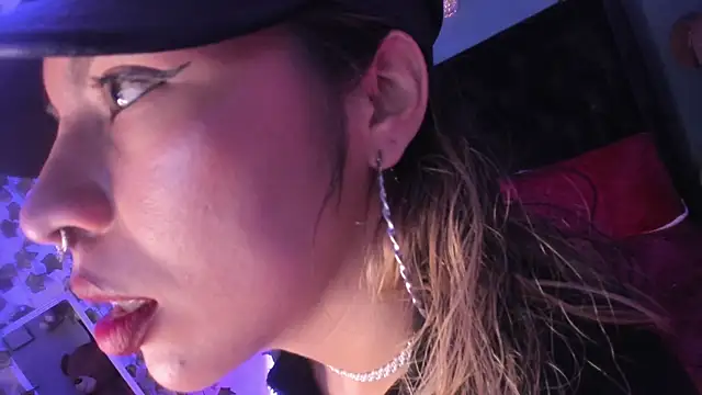 delilah fix online show from 10-28-25, 08:41