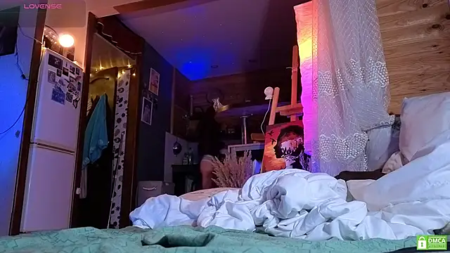 such juicee online show from 11-26-25, 09:04