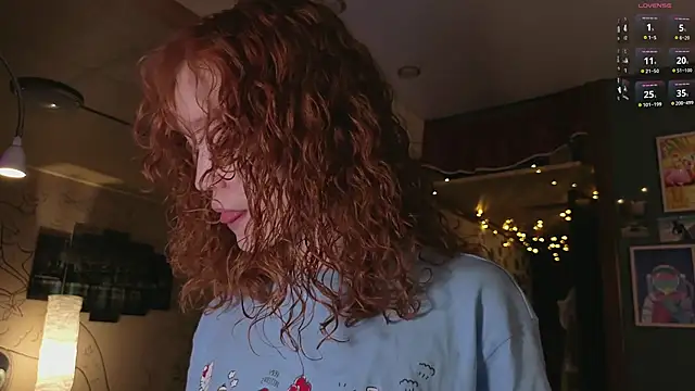 such juicee online show from 10-24-25, 03:44