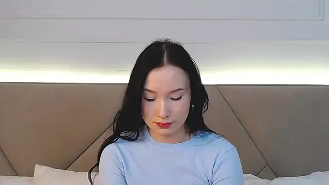 LeilaLow online show from 02-25-25, 06:12