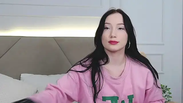 LeilaLow online show from 03-18-25, 12:06