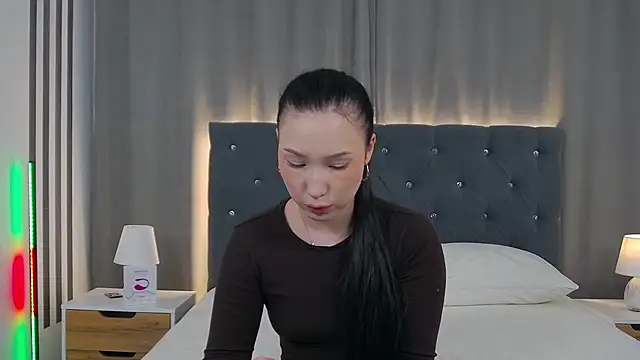 LeilaLow online show from 01-13-26, 11:47