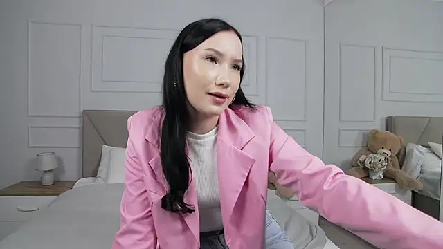 LeilaLow online show from 09-16-25, 11:44