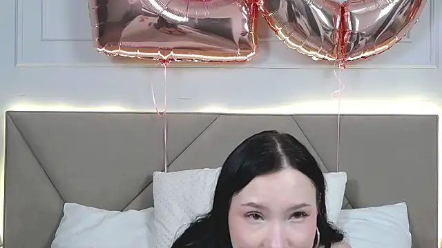 LeilaLow online show from 02-18-25, 03:20