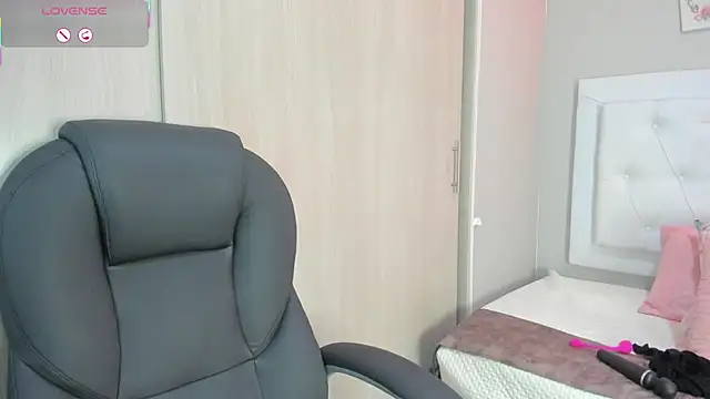 nicole  parker1 online show from 02-05-26, 06:37