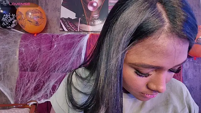 nicole  parker1 online show from 10-27-25, 07:04