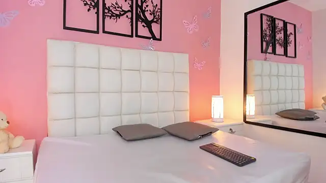 Snapshot of RenataJhonson_ chatting on 03-11-25, 04:30 RenataJhonson online show from 03-11-25, 04:30