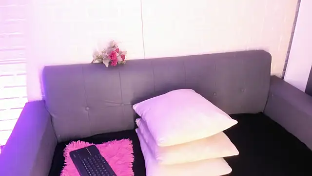 karina gomez 18 online show from 11-13-25, 11:47