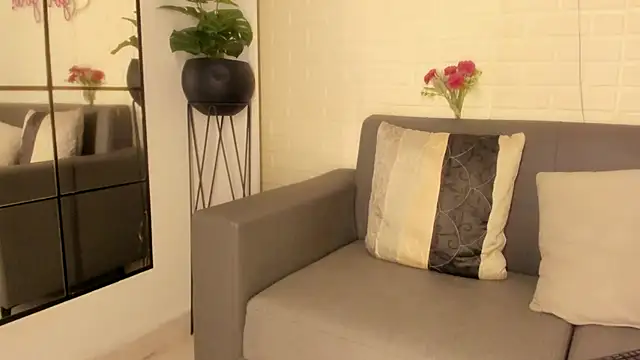 karina gomez 18 online show from 10-22-25, 11:42