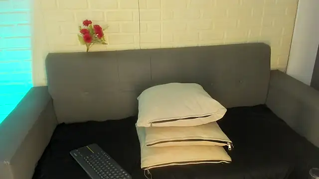 karina gomez 18 online show from 09-23-25, 11:28