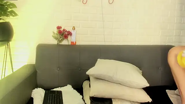 karina gomez 18 online show from 10-06-25, 11:22