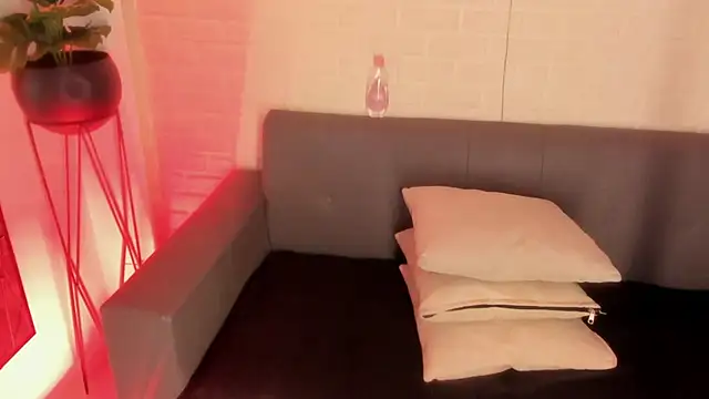 karina gomez 18 online show from 11-30-25, 11:33