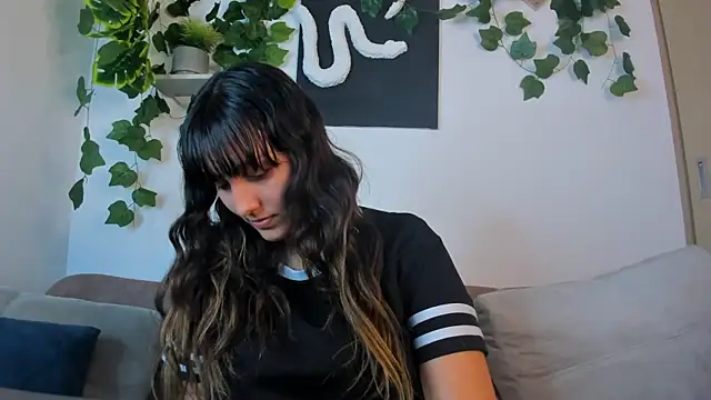 nataliepeterson online show from 10-04-25, 12:23