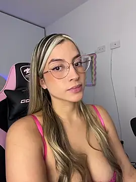 Issabela G1 online show from 03-29-26, 03:19