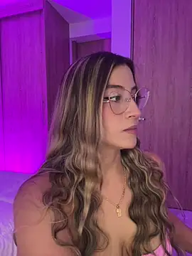 Snapshot of Issabela_G1 chatting on 02-03-26, 01:05 Issabela G1 online show from 02-03-26, 01:05