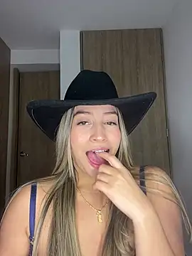 Snapshot of Issabela_G1 chatting on 03-19-25, 03:52 Issabela G1 online show from 03-19-25, 03:52