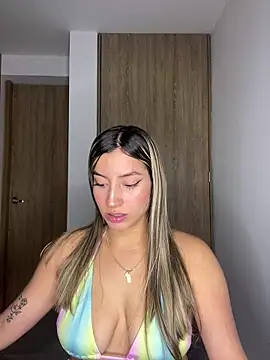 Snapshot of Issabela_G1 chatting on 01-21-25, 03:15 Issabela G1 online show from 01-21-25, 03:15