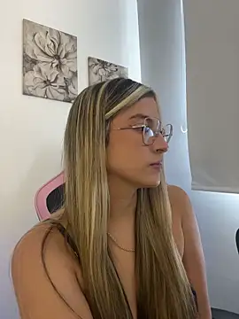 Issabela G1 online show from 04-16-26, 06:08