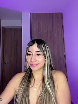 Snapshot of Issabela_G1 chatting on 02-22-25, 06:06 Issabela G1 online show from 02-22-25, 06:06