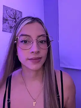 Snapshot of Issabela_G1 chatting on 05-16-26, 03:16 Issabela G1 online show from 05-16-26, 03:16