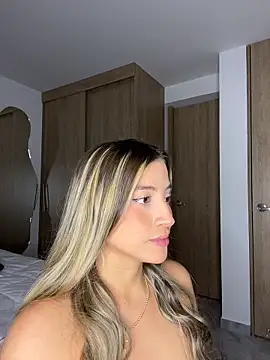 Snapshot of Issabela_G1 chatting on 02-11-26, 02:00 Issabela G1 online show from 02-11-26, 02:00