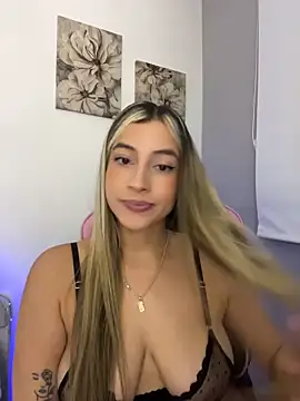 Snapshot of Issabela_G1 chatting on 05-08-26, 11:19 Issabela G1 online show from 05-08-26, 11:19