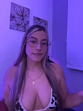 Snapshot of Issabela_G1 chatting on 05-18-26, 03:06 Issabela G1 online show from 05-18-26, 03:06