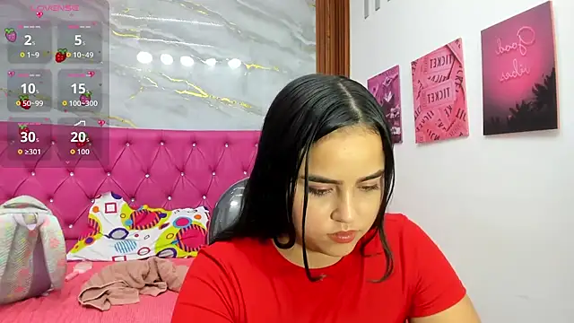 Snapshot of Helen_russo chatting on 07-16-26, 07:00 Helen russo online show from 07-16-26, 07:00