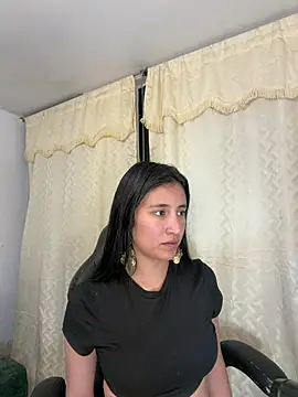 Snapshot of paulinamoons1 chatting on 05-14-26, 04:20 paulinamoons1 online show from 05-14-26, 04:20