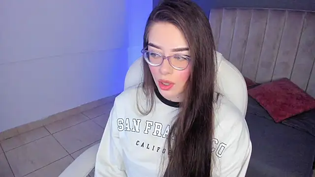 Charlotte Olsen  online show from 02-13-25, 12:43