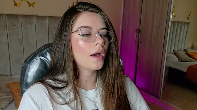 Charlotte Olsen  online show from 06-13-26, 07:34
