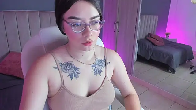 Charlotte Olsen  online show from 02-10-25, 12:29