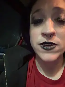 Snapshot of Luluof chatting on 11-18-25, 05:11 Luluof online show from 11-18-25, 05:11