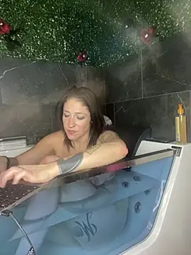 Snapshot of Luluof chatting on 03-07-25, 03:18 Luluof online show from 03-07-25, 03:18