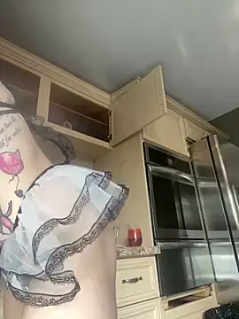 Snapshot of Luluof chatting on 02-25-25, 05:40 Luluof online show from 02-25-25, 05:40