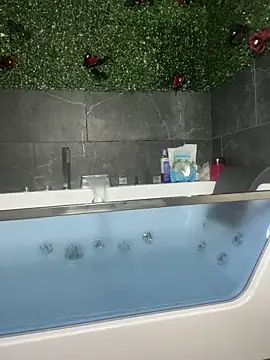 Snapshot of Luluof chatting on 02-11-25, 05:47 Luluof online show from 02-11-25, 05:47