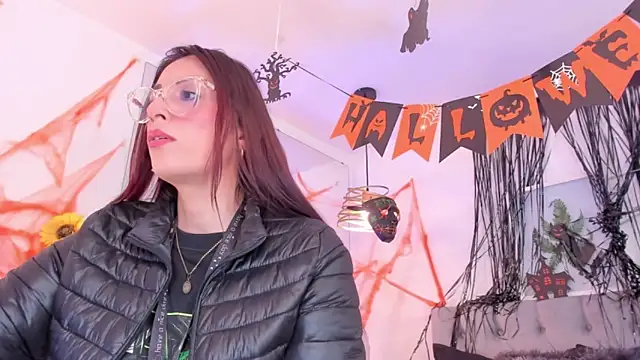 Nami sunny online show from 10-28-25, 06:40