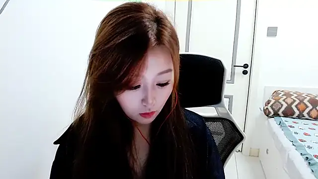 Snapshot of zhenzhen999 chatting on 10-27-25, 04:19 zhenzhen999 online show from 10-27-25, 04:19