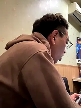 Hideen-real-face online show from 10-30-25, 07:28