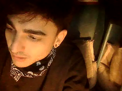 Snapshot of Bezzzzzerr chatting on 05-22-26, 09:51 Bezzzzzerr online show from 05-22-26, 09:51
