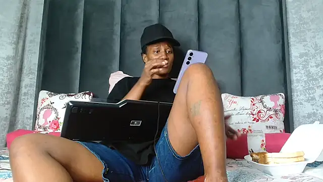 Lucy Blacksilk online show from 10-01-25, 03:27