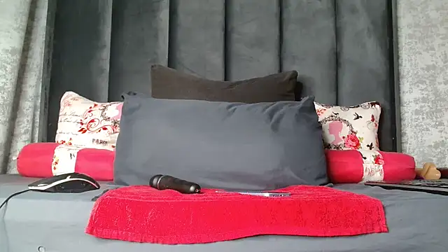 Lucy Blacksilk online show from 11-24-25, 01:33