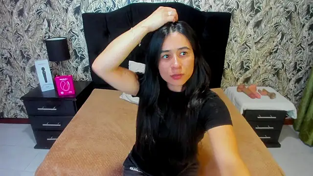 ChloeTurner  online show from 04-17-26, 08:22