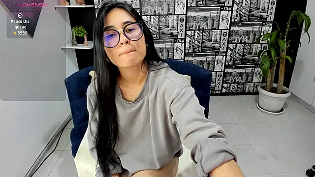 ChloeTurner  online show from 10-28-25, 08:52