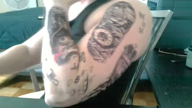 Aaron Rose25 online show from 12-14-25, 03:57