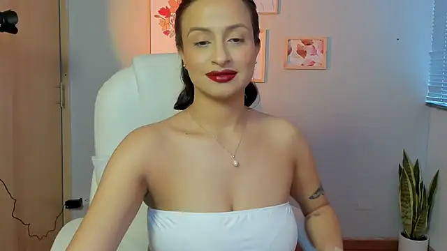 Elena Ruiz online show from 01-05-25, 07:07