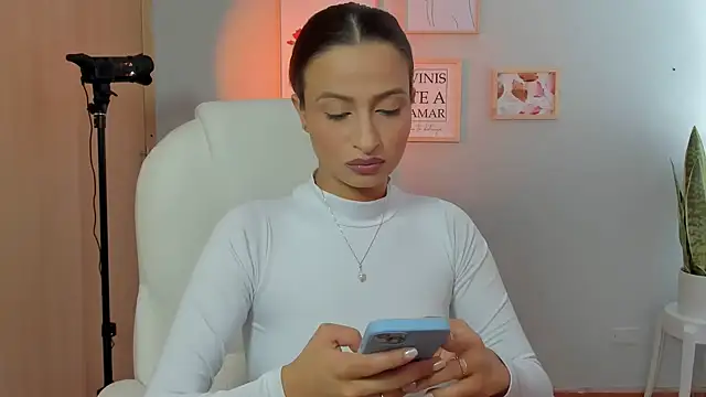 Elena Ruiz online show from 01-28-25, 07:00